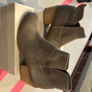 BP Brice-Lea grey suede 8.5